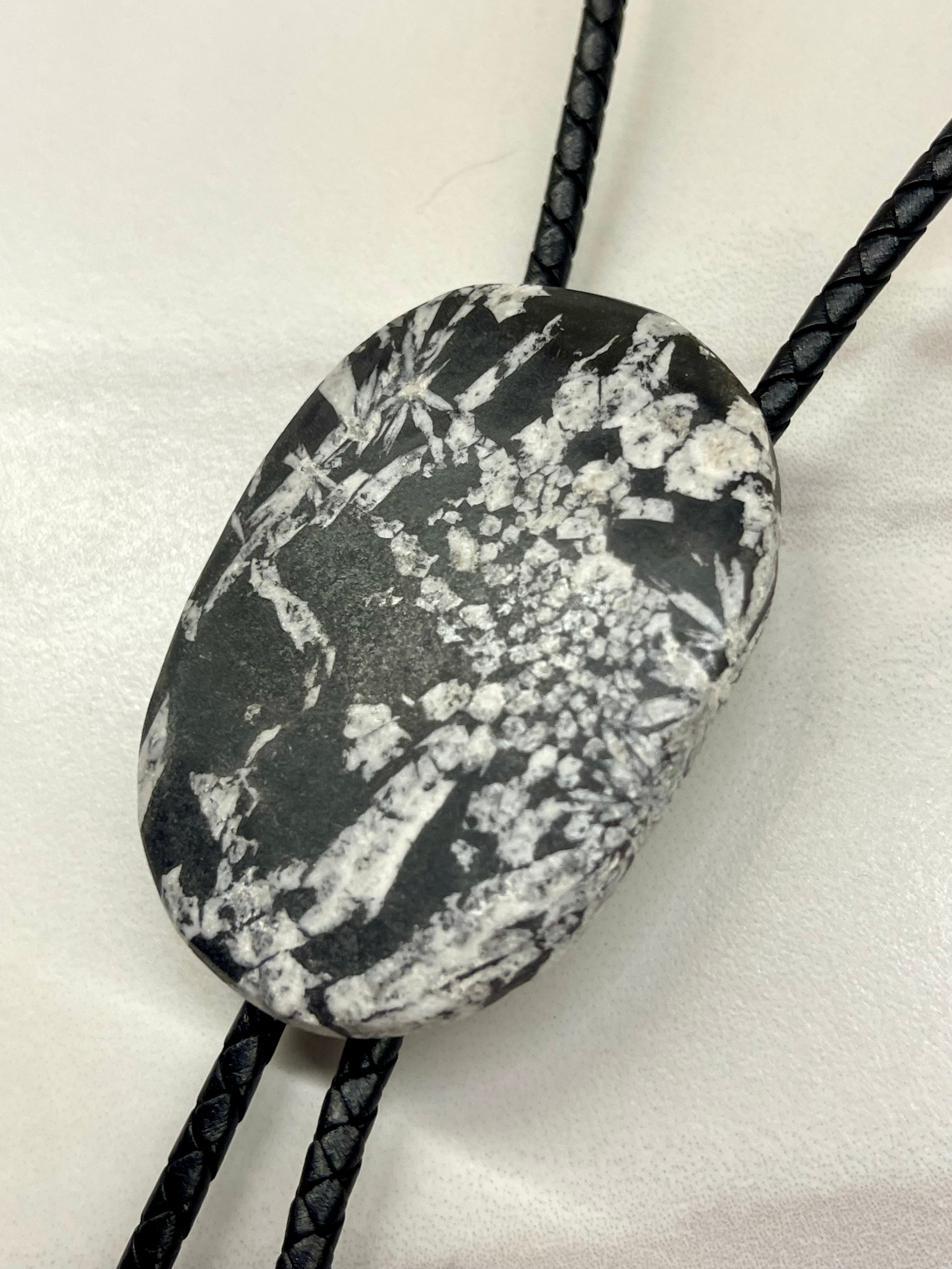 Chrysanthemum Stone Bolo Tie